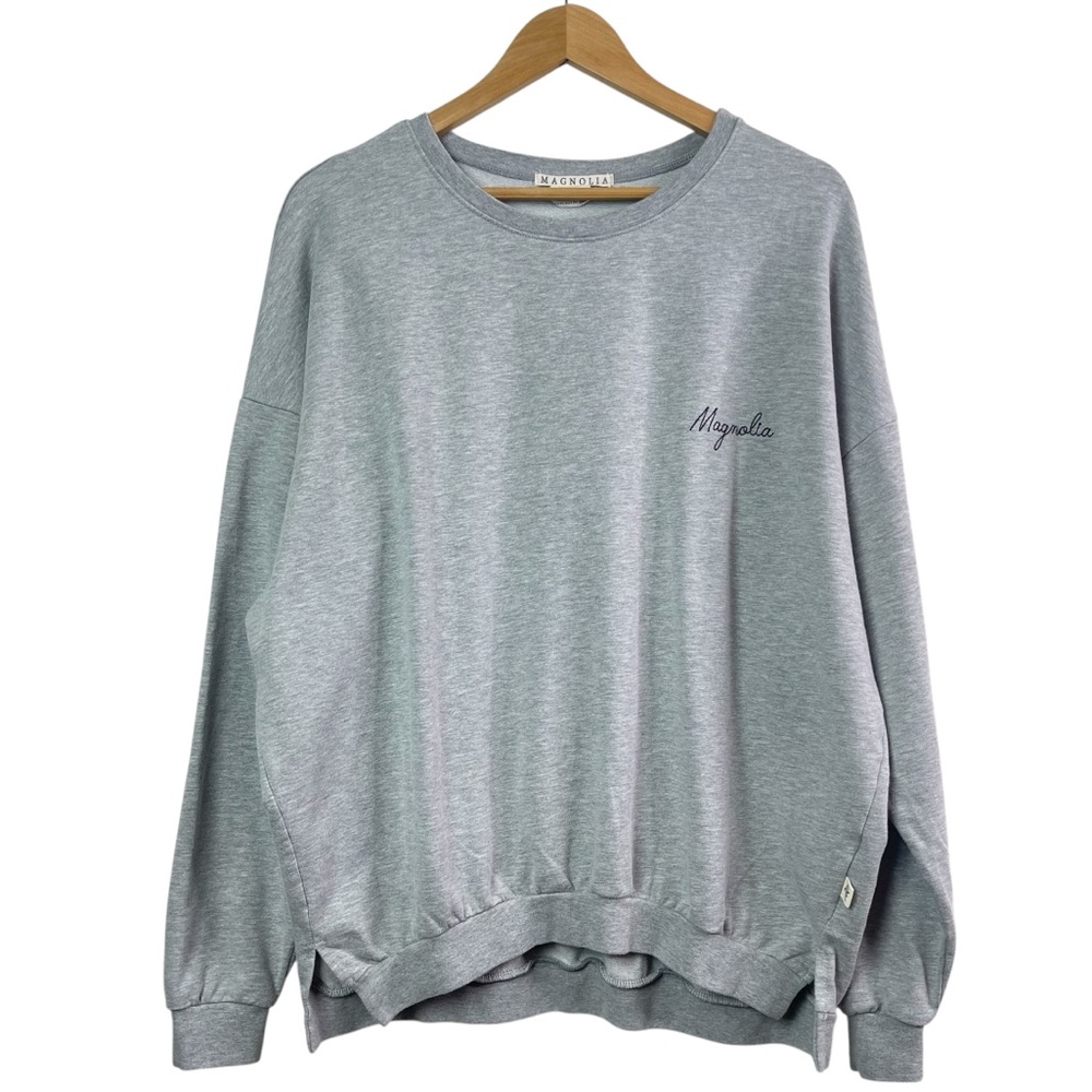 Magnolia Script Heather Gray Embroidered Crewneck Pullover Sweatshirt Sz Medium